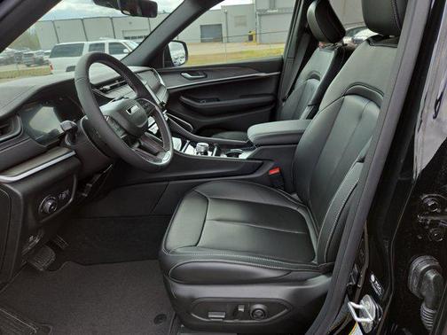 Diamond Black Crystal Pearlcoat 2026 Jeep Grand Cherokee Limited