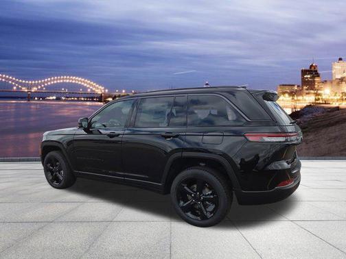Diamond Black Crystal Pearlcoat 2026 Jeep Grand Cherokee Limited