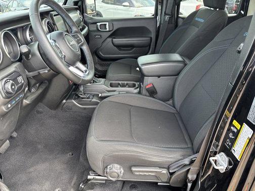 Black Clearcoat 2023 Jeep Wrangler 4xe Rubicon