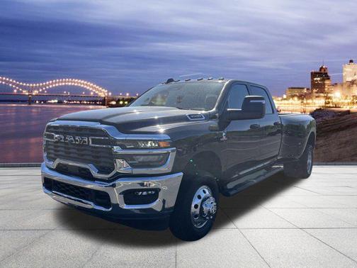 2025 RAM 3500 Tradesman Crew Cab 4x4 8' Box