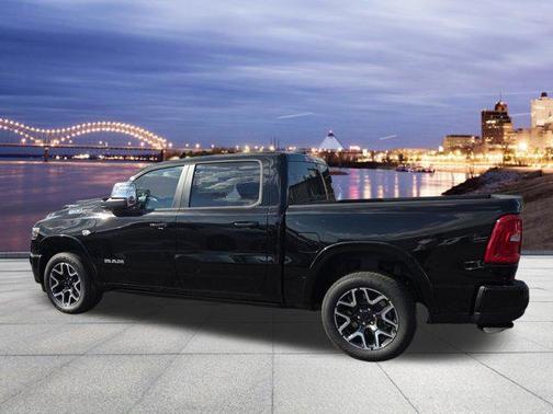 Diamond Black Crystal Pearlcoat 2026 RAM 1500 Laramie