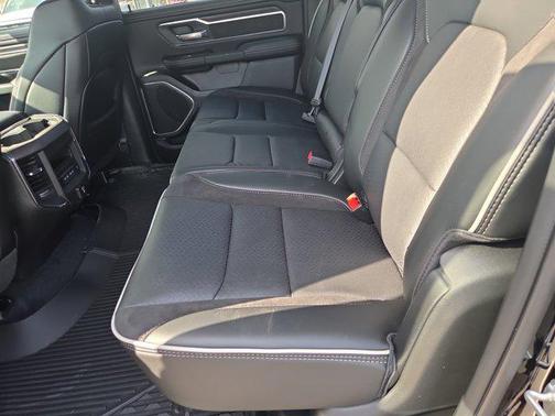 Diamond Black Crystal Pearlcoat 2026 RAM 1500 Laramie