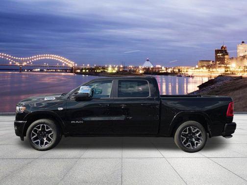 Diamond Black Crystal Pearlcoat 2026 RAM 1500 Laramie