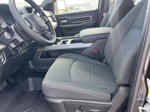 2025 RAM 2500 Big Horn Crew Cab 4x4 6'4' Box