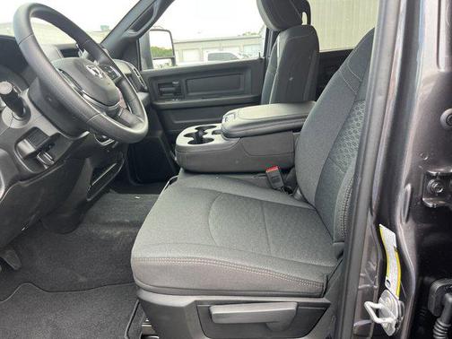 2025 RAM 2500 Tradesman Crew Cab 4x4 6'4' Box