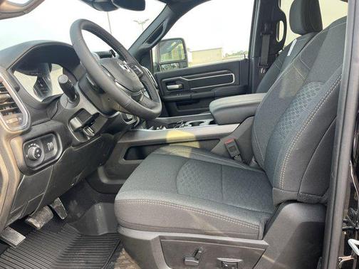 2025 RAM 2500 Big Horn Crew Cab 4x4 6'4' Box