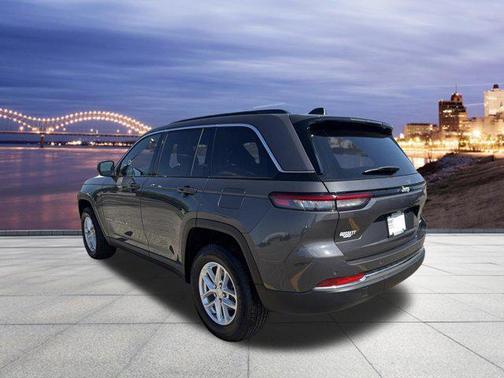 Baltic Gray Metallic Clearcoat 2025 Jeep Grand Cherokee Laredo
