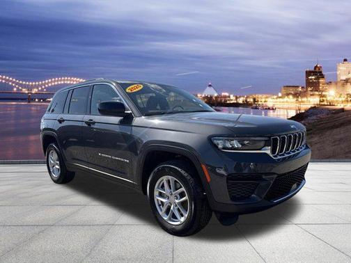 Baltic Gray Metallic Clearcoat 2025 Jeep Grand Cherokee Laredo