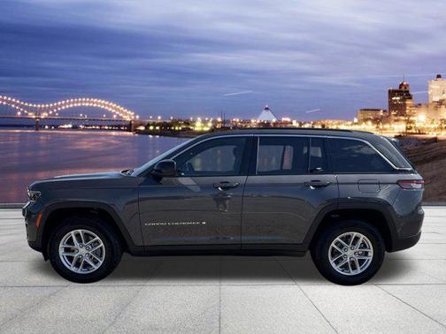 Baltic Gray Metallic Clearcoat 2025 Jeep Grand Cherokee Laredo