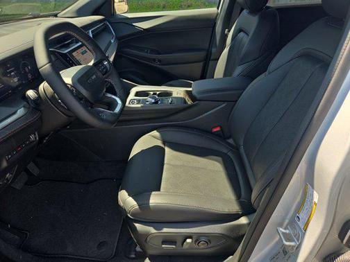 Silver Zynith Clearcoat 2026 Jeep Cherokee Overland