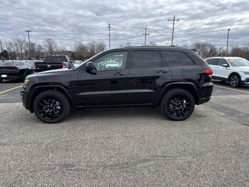 2022 Jeep Grand Cherokee Laredo