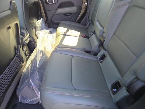 2026 Jeep Gladiator Mojave 4x4