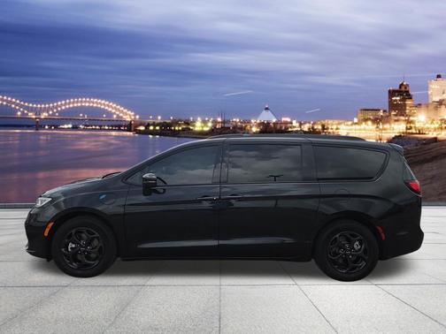 Brilliant Black Crystal Pearlcoat 2021 Chrysler Pacifica Hybrid Limited