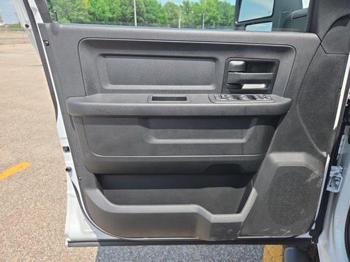 Bright White Clearcoat 2026 RAM 2500 Black Express Crew Cab 4x4 6'4' Box