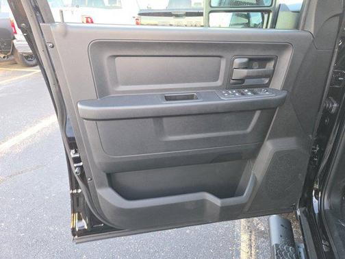 2026 RAM 2500 Tradesman Crew Cab 4x2 6'4' Box