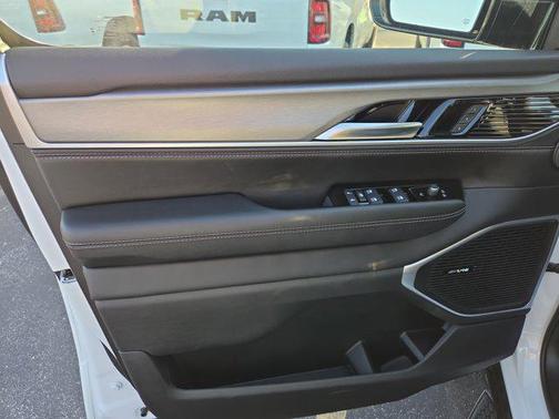 2025 Jeep Wagoneer L Series I 4x2