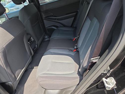 Diamond Black Crystal Pearlcoat 2026 Jeep Cherokee Laredo