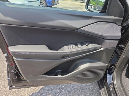 Diamond Black Crystal Pearlcoat 2026 Jeep Cherokee Laredo