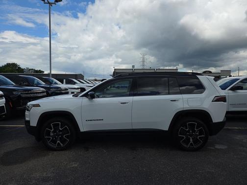 Bright White Clearcoat 2026 Jeep Cherokee Overland