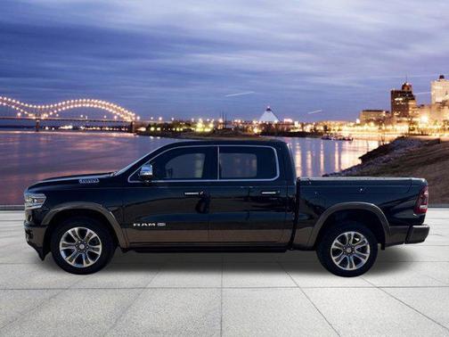 Diamond Black Crystal Pearlcoat 2019 RAM 1500 Longhorn