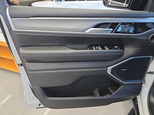 Ghost 2027 Jeep Grand Wagoneer Upland