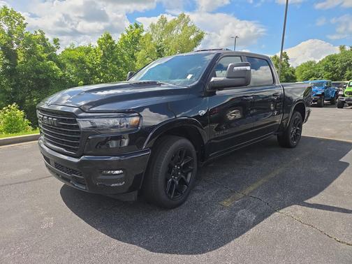 Diamond Black Crystal Pearlcoat 2026 RAM 1500 Laramie