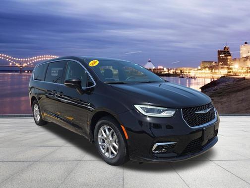 Diamond Black Crystal Pearlcoat 2025 Chrysler Pacifica L
