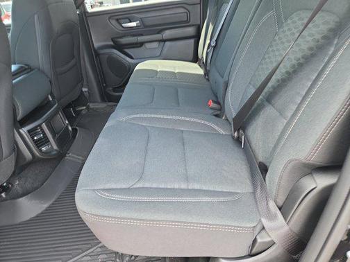 Diamond Black Crystal Pearlcoat 2026 RAM 1500 Warlock Crew Cab 4x4 5'7' Box