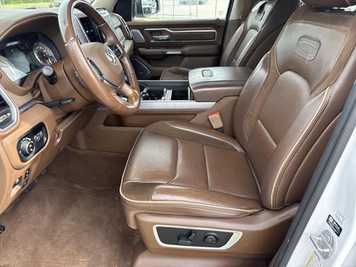 Ivory White Tri-Coat Pearlcoat 2021 RAM 1500 Longhorn