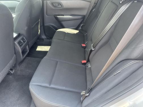 Brilliant Silver Metallic 2024 Nissan Rogue S