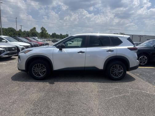 Brilliant Silver Metallic 2024 Nissan Rogue S