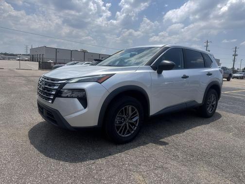 Brilliant Silver Metallic 2024 Nissan Rogue S