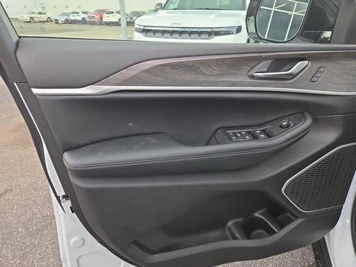 Bright White Clearcoat 2026 Jeep Grand Cherokee L Limited