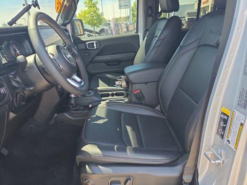 Silver Zynith Clearcoat 2024 Jeep Wrangler 4-Door Sahara 4x4