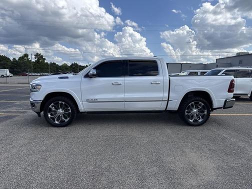 Ivory White Tri-Coat Pearlcoat 2019 RAM 1500 Limited