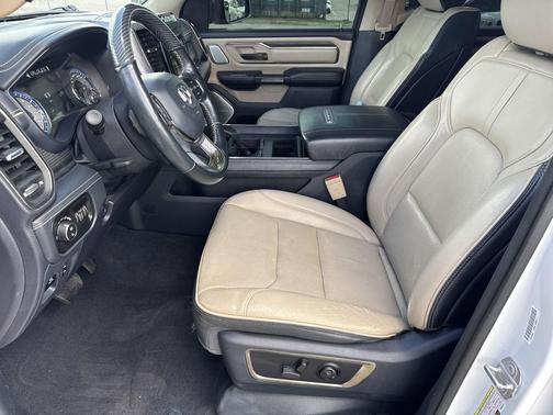 Ivory White Tri-Coat Pearlcoat 2019 RAM 1500 Limited
