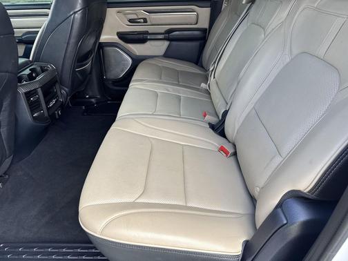 Ivory White Tri-Coat Pearlcoat 2019 RAM 1500 Limited