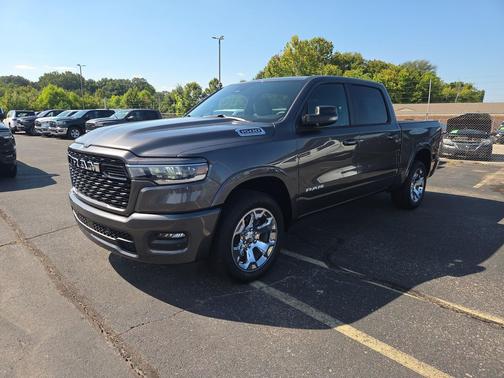 Granite Crystal Metallic Clearcoat 2027 RAM 1500 Big Horn/Lone Star