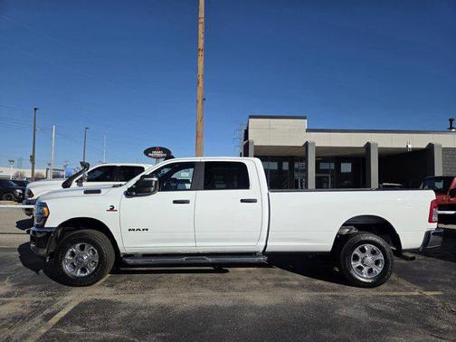 2024 RAM 2500 Big Horn Crew Cab 4x4 8' Box