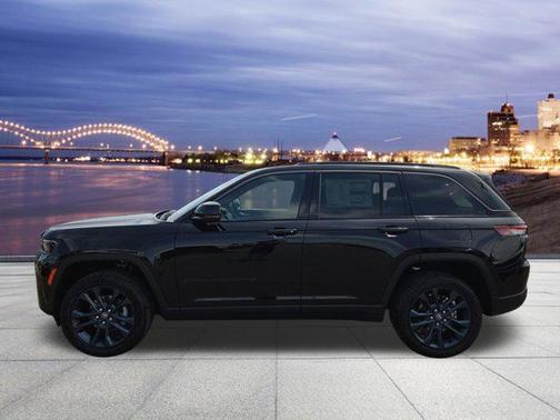Diamond Black Crystal Pearlcoat 2026 Jeep Grand Cherokee 85th Anniversary Edition