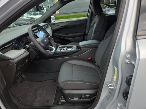 Silver Zynith Clearcoat 2026 Jeep Cherokee Laredo 4x4