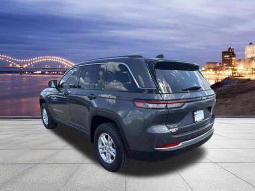 Baltic Gray Metallic Clearcoat 2024 Jeep Grand Cherokee Laredo