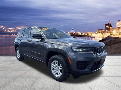 Baltic Gray Metallic Clearcoat 2024 Jeep Grand Cherokee Laredo