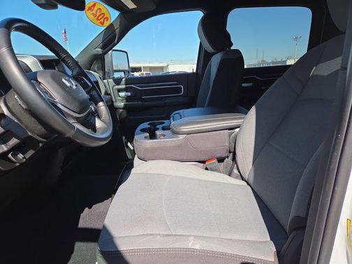 2024 RAM 2500 Big Horn Crew Cab 4x4 8' Box