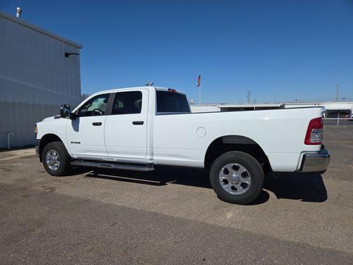 2024 RAM 2500 Big Horn Crew Cab 4x4 8' Box