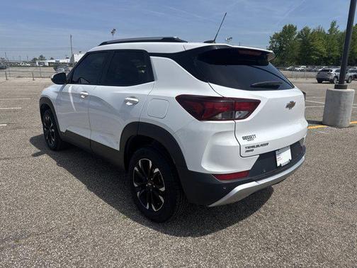 Summit White 2022 Chevrolet Trailblazer LT