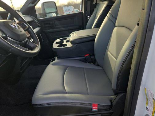 2026 RAM 2500 Tradesman Crew Cab 4x4 6'4' Box