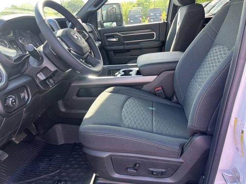 2025 RAM 2500 Big Horn Crew Cab 4x4 6'4' Box