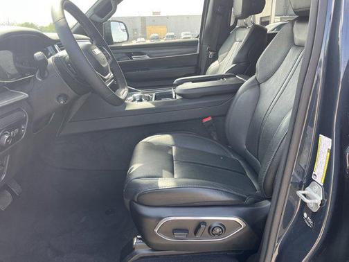 2023 Jeep Wagoneer L Series III 4x4