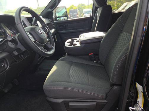 2025 RAM 2500 Tradesman Crew Cab 4x4 6'4' Box